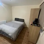 59 Double Room Share Bathroom & Kitchen